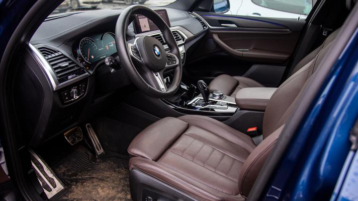 Gumowe dywaniki samochodowe – doskonałe zabezpieczenie auta na zimowe miesiące 