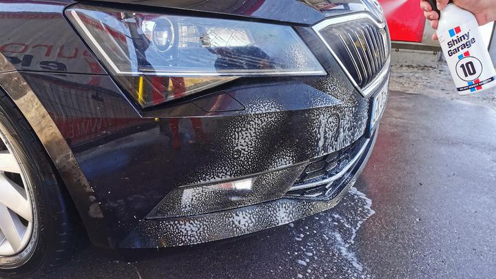 Szybkie i skuteczne usuwanie owadów z karoserii. Test Shiny Garage Bug Off