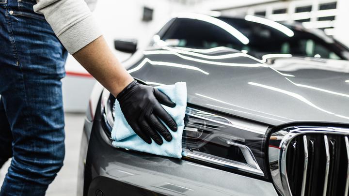 Jak zmyć wosk z plastików? 