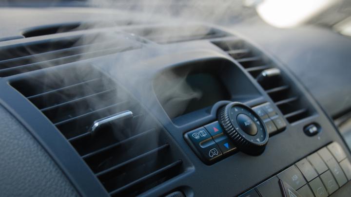 Jak usunąć nieprzyjemne zapachy w samochodzie