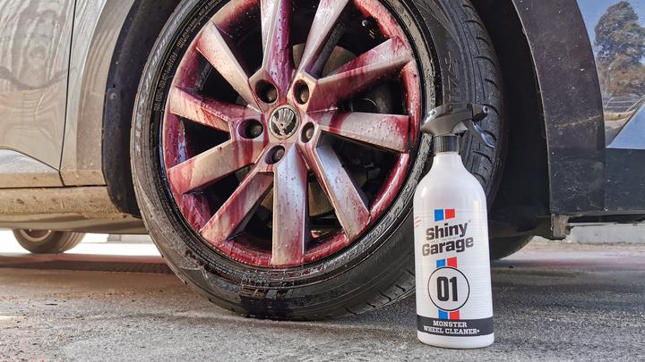Test Shiny Garage Monster Wheel Cleaner Plus 1L - Krwawa felga