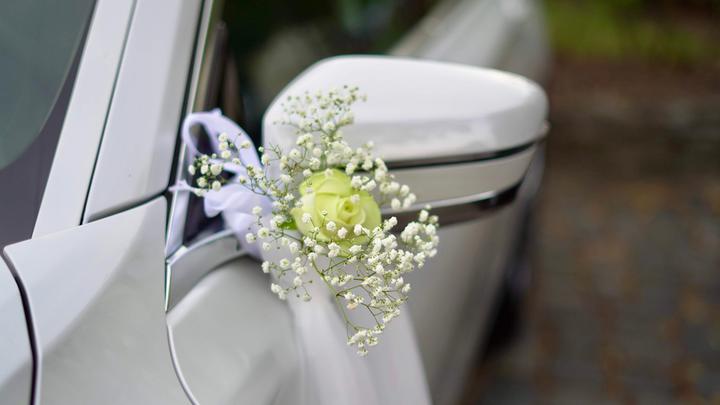 Przedślubny auto detailing - czynności poprzedzające strojenie auta do ślubu 